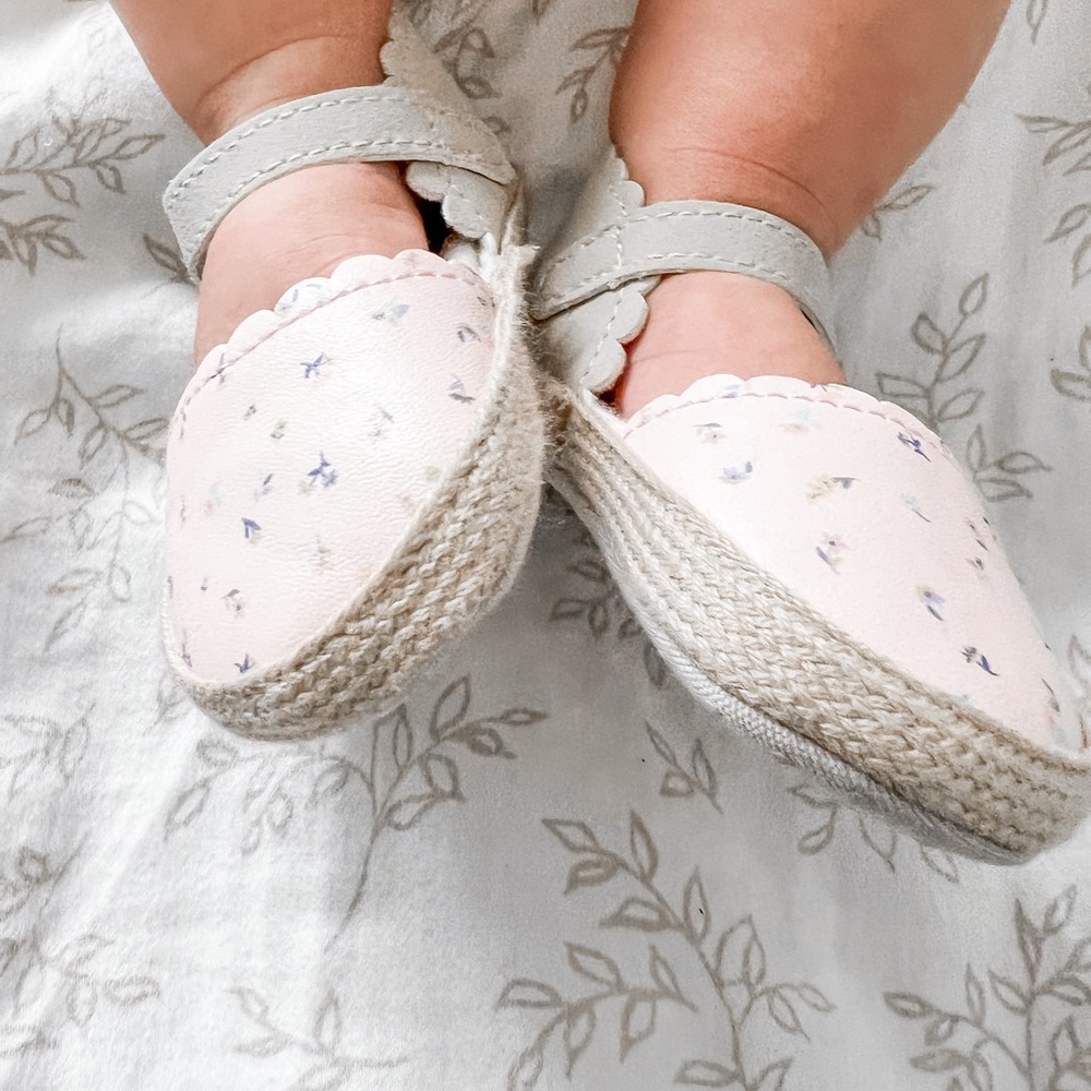 Baby girl crib shoes